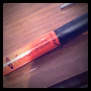 Nabi matte long lasting lip gloss